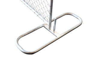 Stands temporary chain link fence