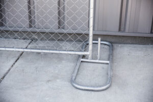 Stands temporary chain link fence (2)