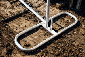 Stands temporary chain link fence